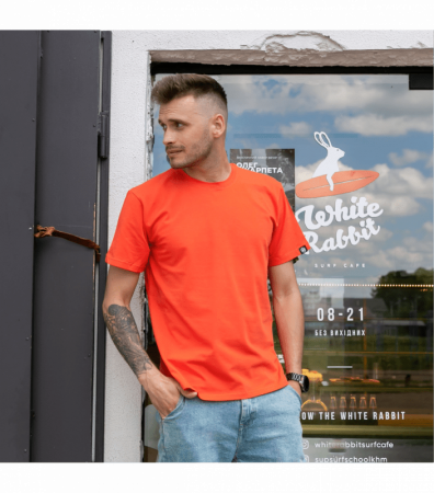 Чоловіча однотонна футболка