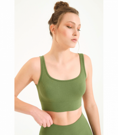Безшовний спортивний топ на широких бретельках