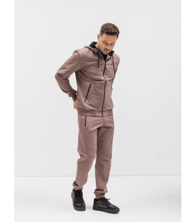 Спортивный костюм с швами на штанах