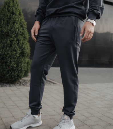 Спортивные штаны на манжетах, карманы на молнии