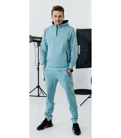 Мужской спортивный костюм