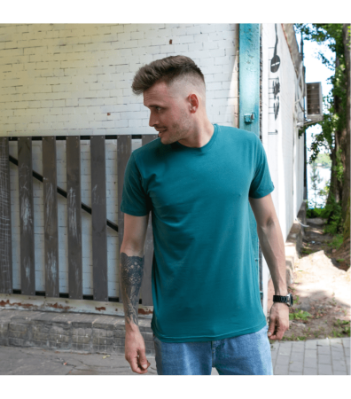 Чоловіча однотонна футболка