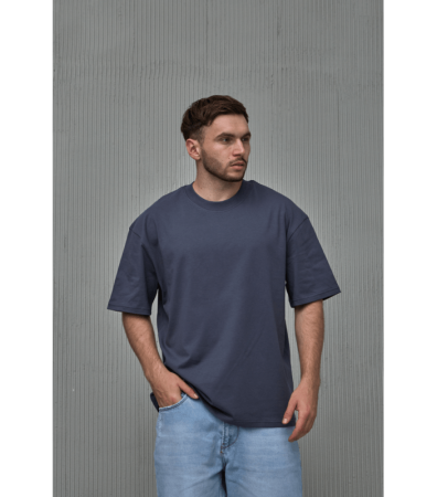 Чоловіча футболка oversize-крою з широкою горловиною